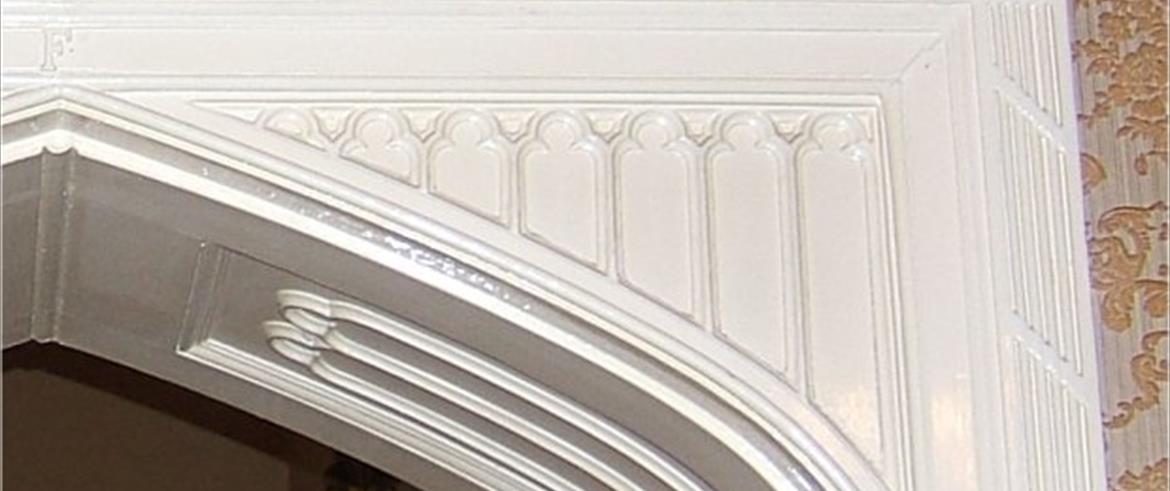 Detail of spandrel at the top of the door frame into drawing room.